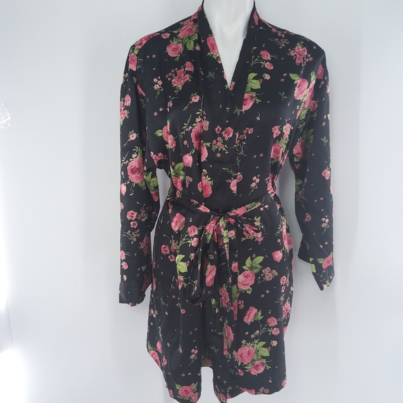 Victoria's Secret Other - VICTORIA'S SECRET FLORAL ROBE